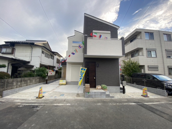 現地外観写真　JR武蔵野線「東浦和」駅まで徒歩15分。
通勤通学に便利な住環境です。